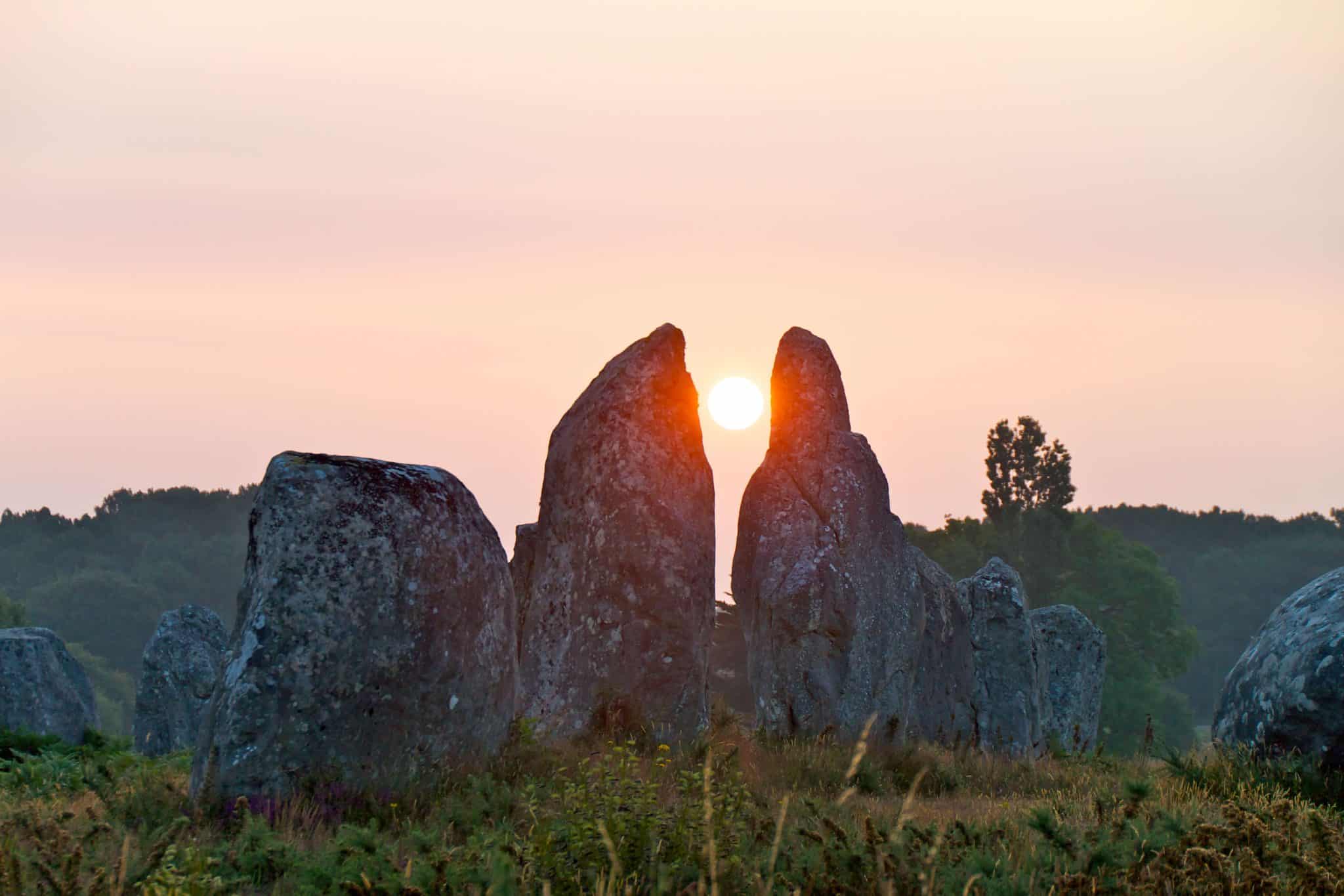 Visite matinale des menhirs de Carnac lors d'un week-end en Bretagne